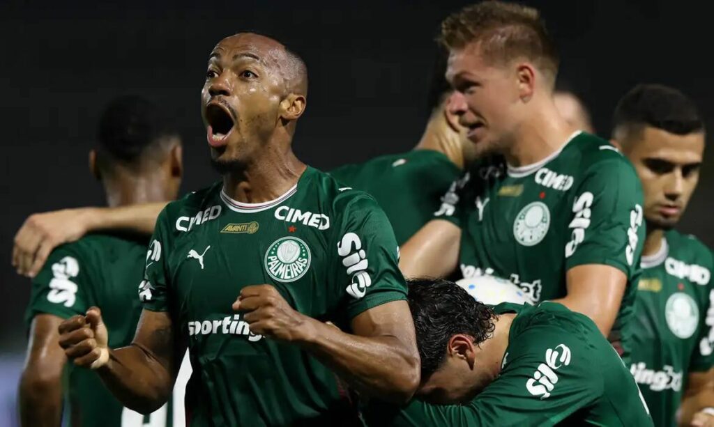 Com dois gols de Marlon Freitas, Palmeiras vence Grêmio e lidera Brasileirão