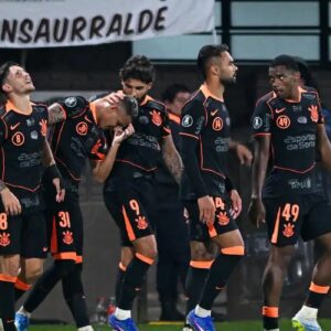 Corinthians vence Platense na Argentina em estreia de Fernando Diniz