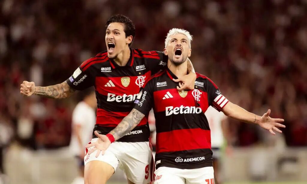 Flamengo vence Vitória no Maracanã em estreia na Copa do Brasil