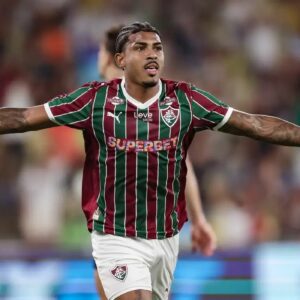 Fluminense vence Corinthians e assume vice-liderança do Brasileirão