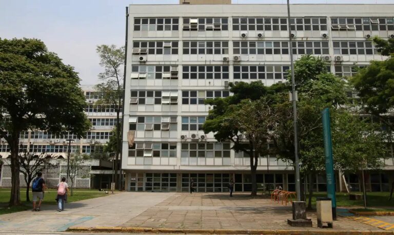 Funcionários da USP encerram greve após acordo com a reitoria