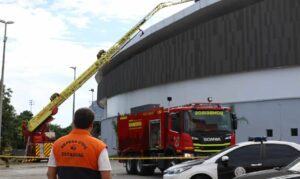 Incêndio atinge cobertura do Velódromo do Rio, mas pista é preservada