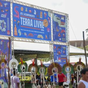 Indígenas marcham em Brasília contra exploração de petróleo em seus territórios