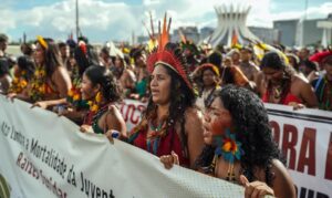 Indígenas marcham em Brasília contra mineração e por direitos territoriais