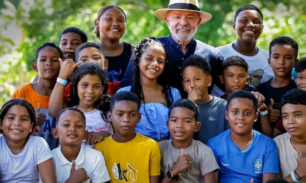 Lula e Alckmin divulgam mensagens de paz e união no domingo de Páscoa