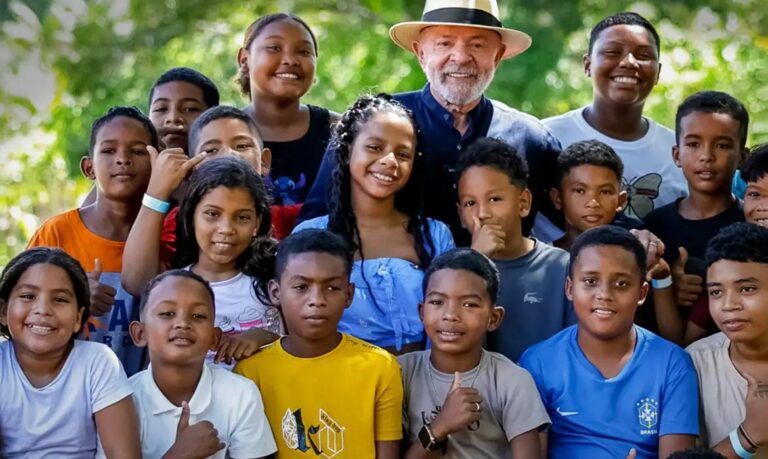 Lula e Alckmin divulgam mensagens de paz e união no domingo de Páscoa