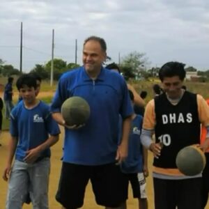 Projeto apadrinhado por Oscar Schmidt vence torneio nacional de basquete