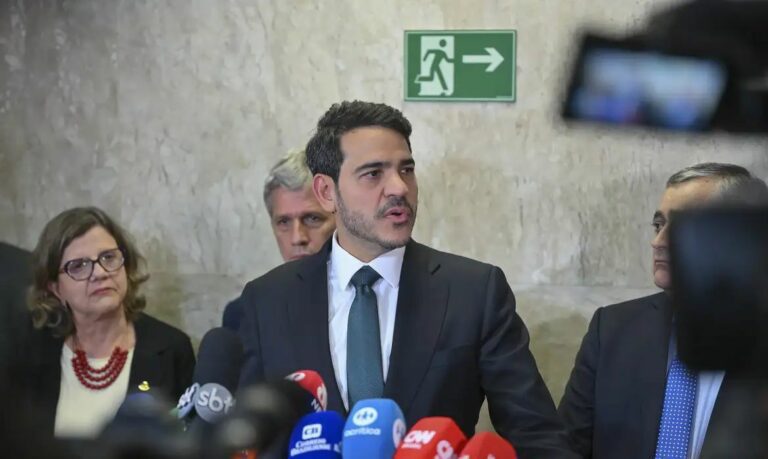 Senado rejeita indicação de Jorge Messias para vaga no STF