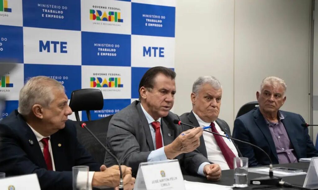 Taxistas buscam linha de crédito do FAT para renovação de frota