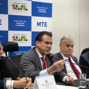 Taxistas buscam linha de crédito do FAT para renovação de frota