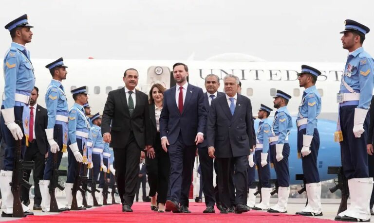 Trump ameaça fechar Estreito de Ormuz após fracasso em negociações com Irã