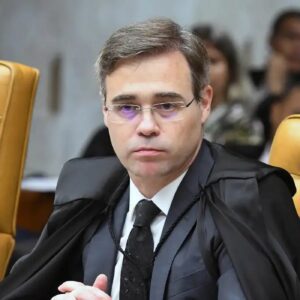 André Mendonça exige colaboração 'séria e efetiva' em caso de banqueiro