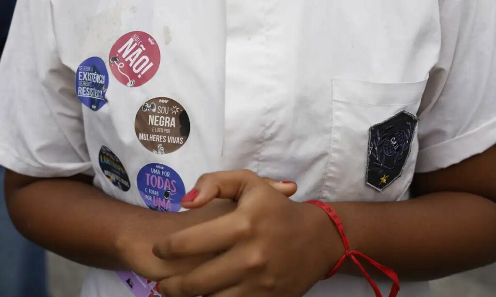 Assédio contra mulheres atinge níveis recordes em 2025, aponta fórum