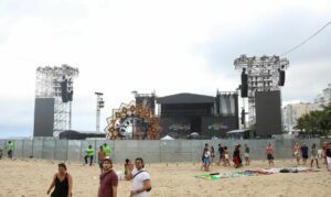 Bombeiros realizam vistoria final para show de Shakira em Copacabana