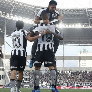 Com hat-trick de Arthur Cabral, Botafogo vence e afunda Corinthians no Z-4