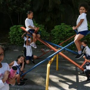 Como o uso excessivo de telas prejudica a criatividade infantil