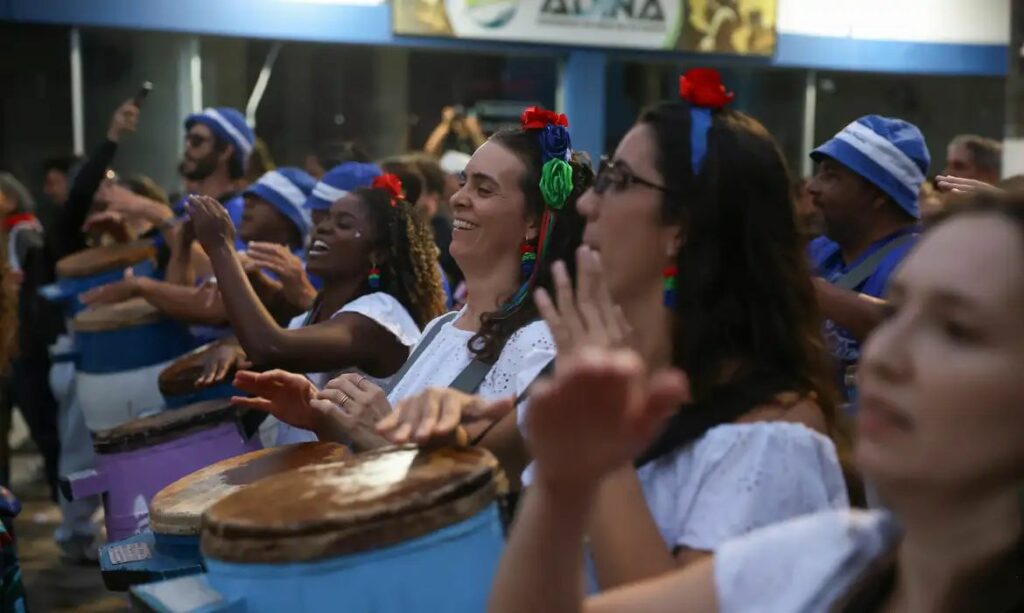 Cortejo de congo capixaba reúne três gerações de uma mesma família no ES