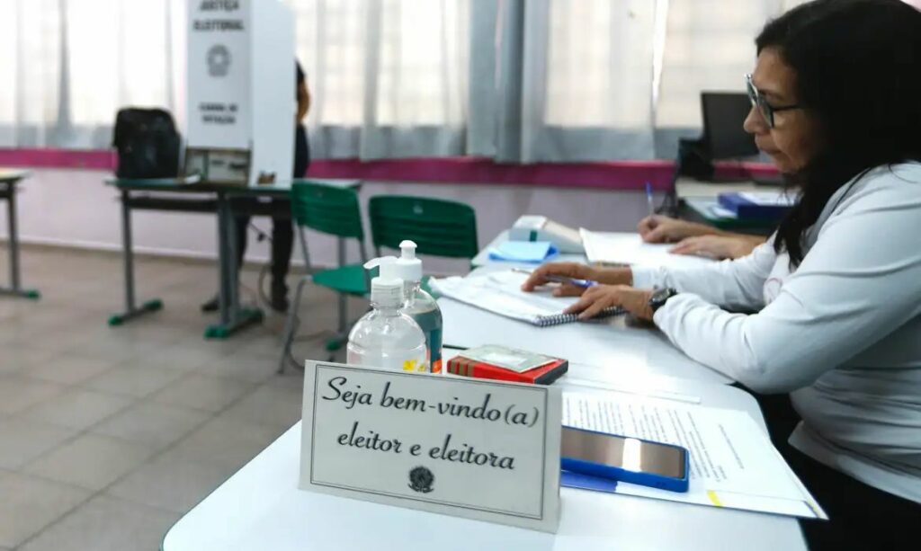 Eleições 2026: Saiba como se inscrever para ser mesário voluntário