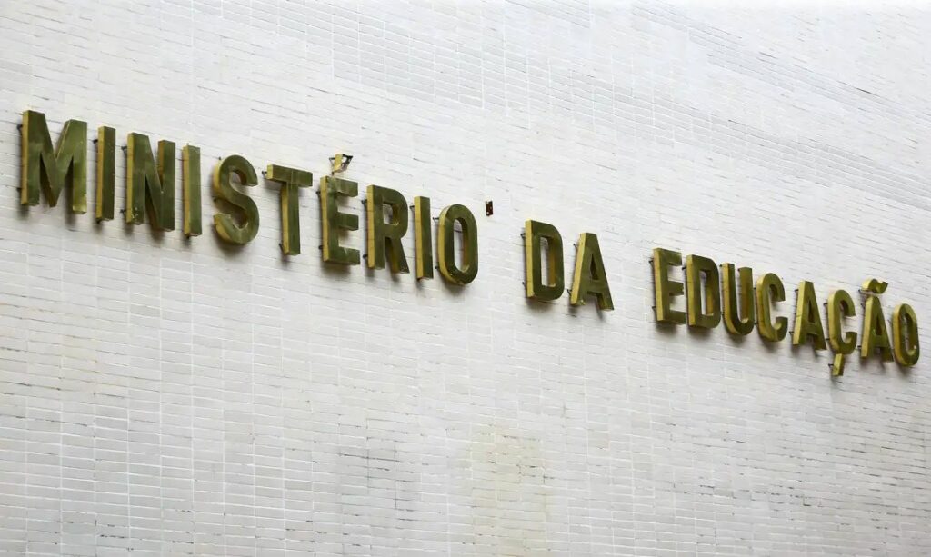 Enade revela que 53% dos formandos em licenciaturas EaD têm nota baixa