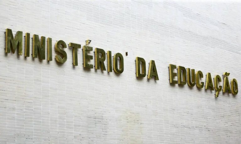 Enade revela que 53% dos formandos em licenciaturas EaD têm nota baixa