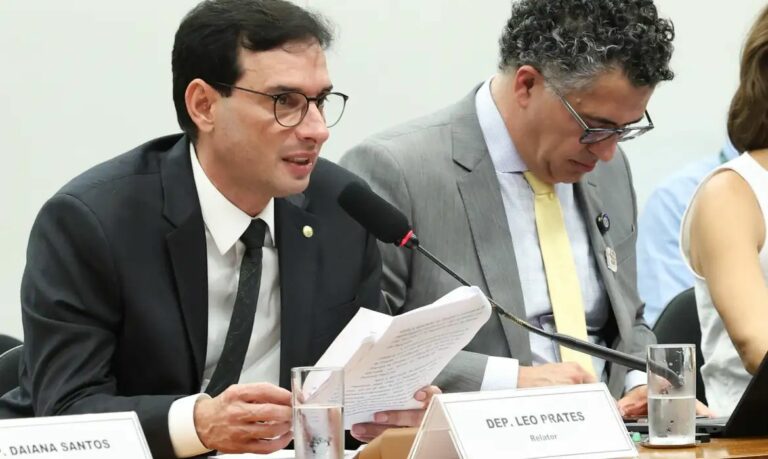 Fim da escala 6x1: Relator propõe folga preferencial aos domingos