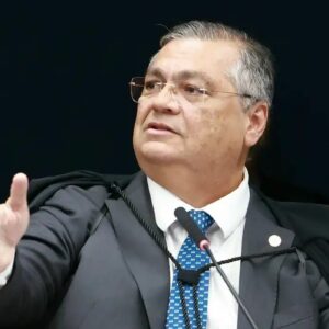 Flávio Dino nega pedido de liberdade para a influenciadora Deolane Bezerra