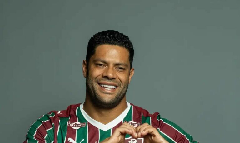 Fluminense oficializa contratação do atacante Hulk até 2027