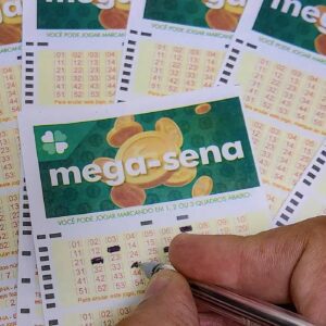 Mega-Sena acumula e prêmio principal sobe para R$ 300 milhões