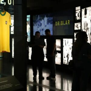 Museu do Futebol inaugura exposição 'Amarelinha' com camisas históricas