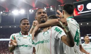 Palmeiras vence Flamengo no Maracanã e dispara na liderança do Brasileirão