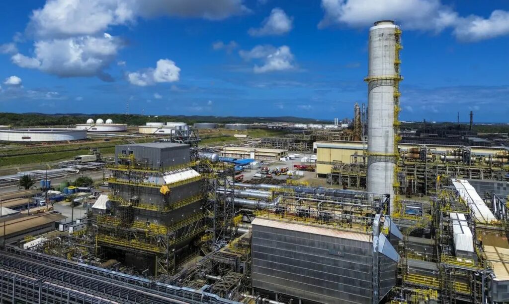 Refinarias da Petrobras operam acima de 100% da capacidade total