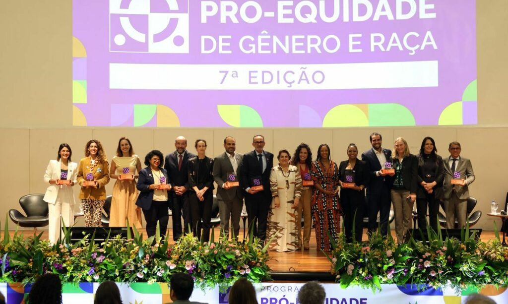 Selo Pró-Equidade premia 80 empresas por igualdade de gênero e raça