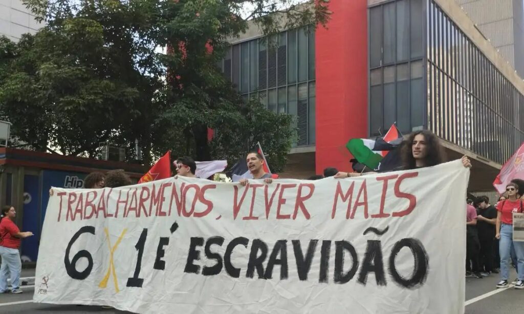 Trabalhadores relatam exaustão e esperança com possível fim da escala 6x1