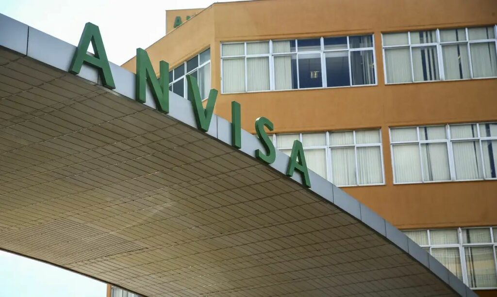 Anvisa determina recolhimento de lote de água mineral Crystal por bactéria