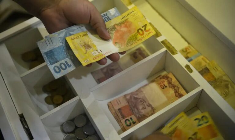 Bolsa Família: Caixa paga beneficiários com NIS final 8 nesta sexta