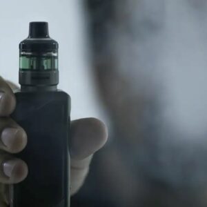 Cigarros eletrônicos camuflados em roupas e acessórios desafiam a saúde
