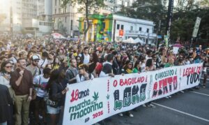 Marcha da Maconha em SP Defende Legalização e Uso Medicinal