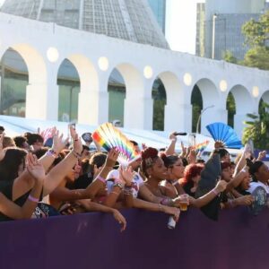 Parada LGBTQIA+ no Rio foca em representatividade política nas urnas