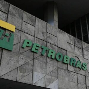 Petrobras reduz preço do diesel para distribuidoras a partir desta segunda