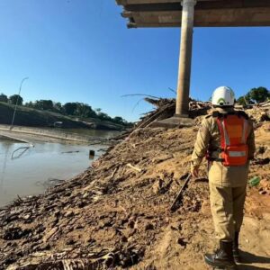 Ponte de R$ 36 milhões desaba no Acre e deixa quatro feridos