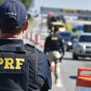 PRF realiza maior apreensão de fuzis da história em rodovia do Paraná