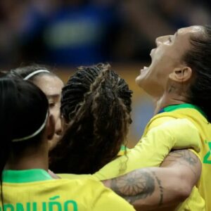 Seleção feminina de futebol vence Estados Unidos de virada em amistoso