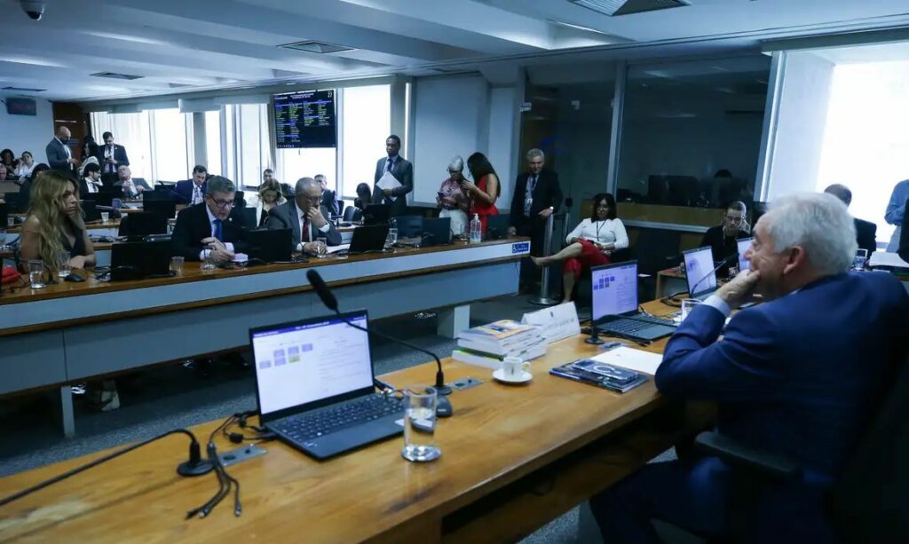 Senado define cronograma de votação da PEC do fim da escala 6x1