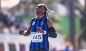 Alison dos Santos vence 400m com barreiras com melhor marca mundial de 2026