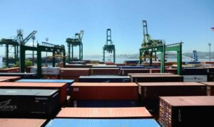 Brasil eleva projeção de superávit comercial para US$ 90 bilhões
