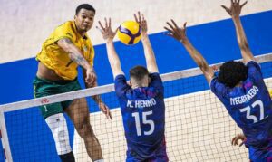 Brasil vence a França e avança na Liga das Nações de vôlei