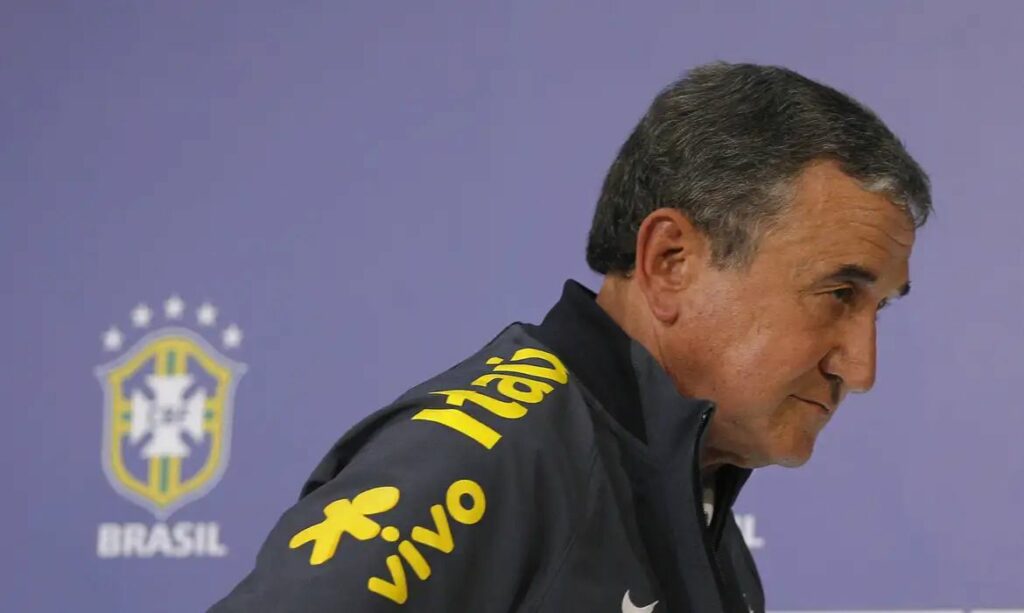 Carlos Alberto Parreira segue internado em UTI com infecção pulmonar