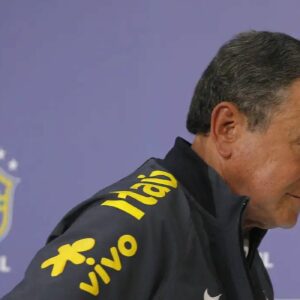 Carlos Alberto Parreira segue internado em UTI com infecção pulmonar