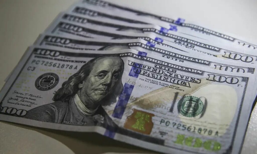Dólar cai e Bolsa sobe com otimismo global e redução de riscos