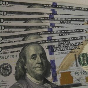 Dólar cai para R$ 5,13 enquanto Ibovespa recua em dia de ajuste
